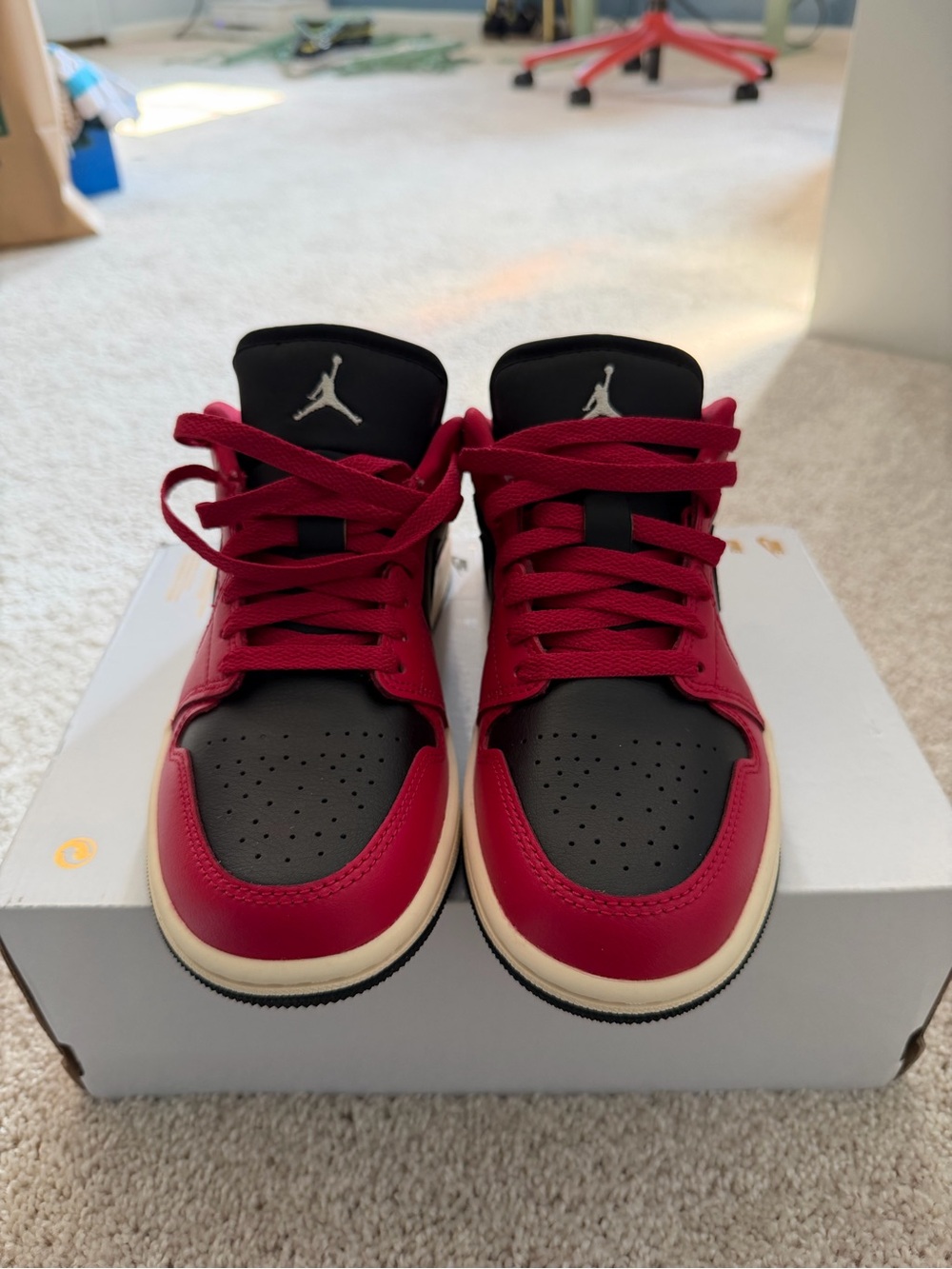 NWT Women’s Air Jordan 1 Low Size 6.5 - Picture 2 of 6